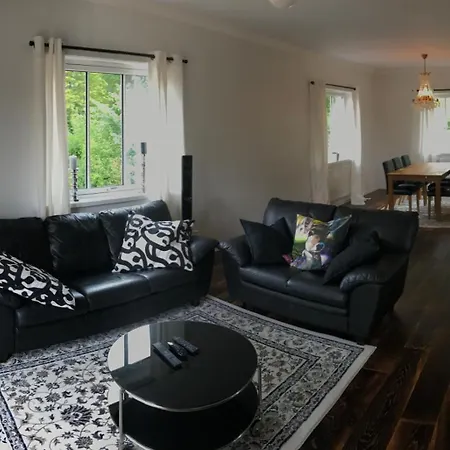 House By The Ocean In * Μάριεχαμν