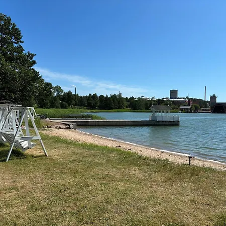 House By The Ocean In * Μάριεχαμν